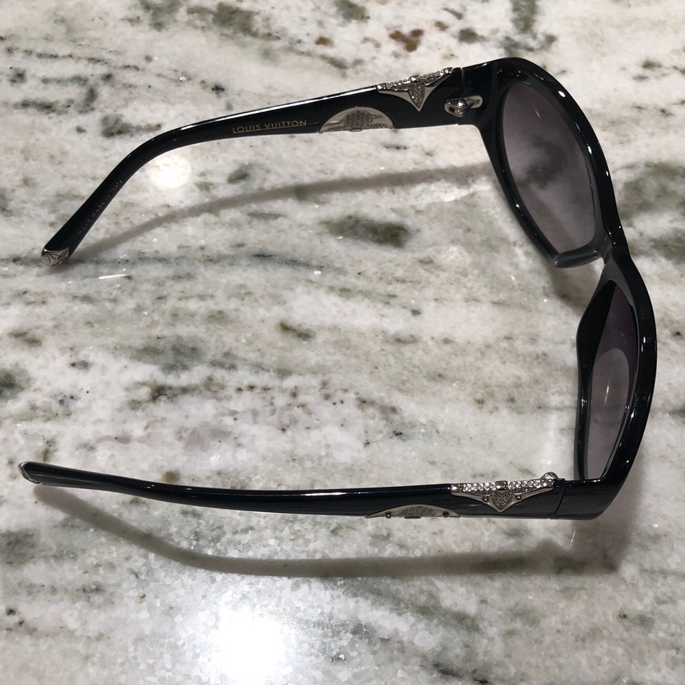 Louis Vuitton Sunglasses - Picture 5 of 8